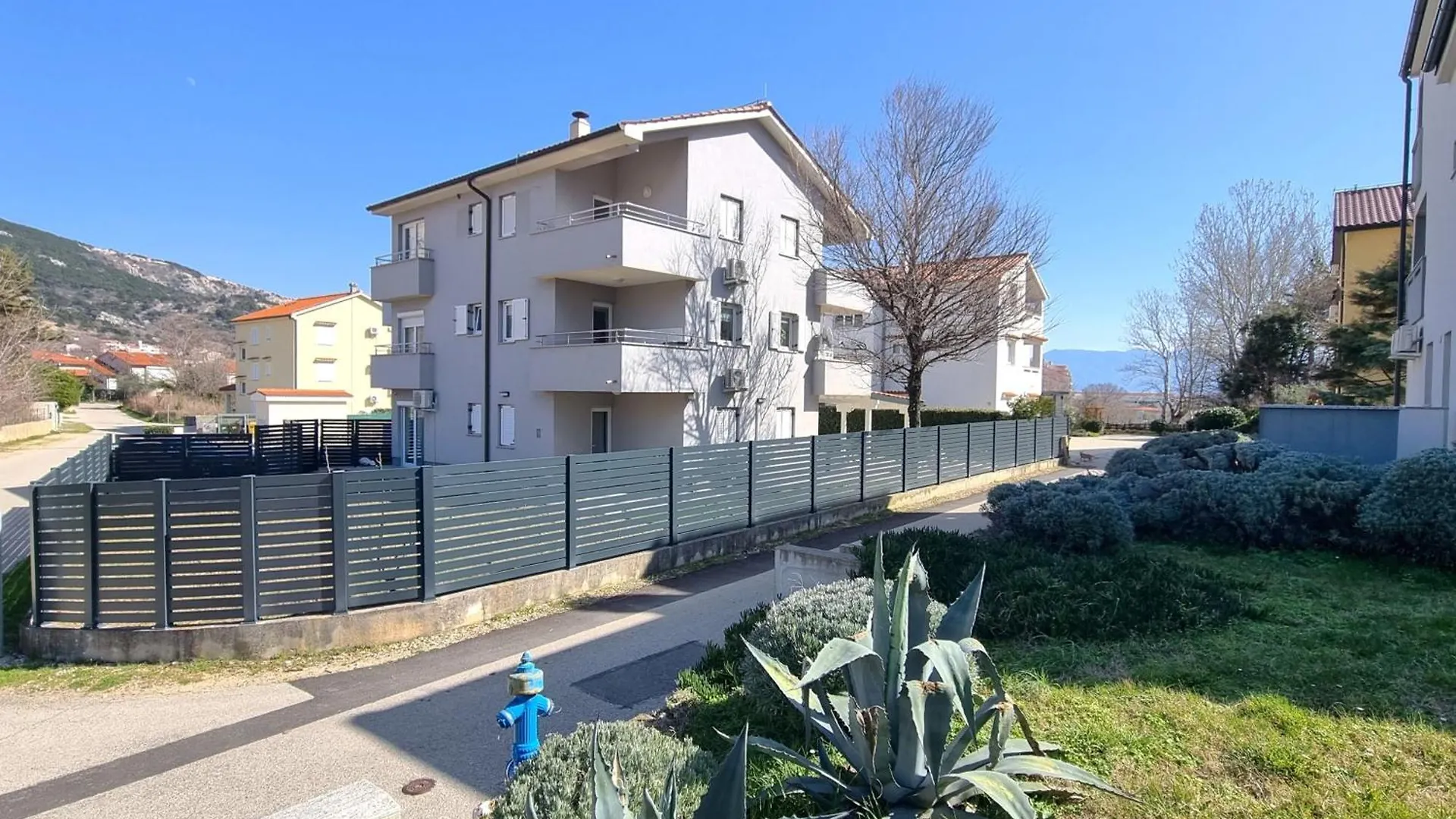 Apartments With A Parking Space Baska, Krk - 24147